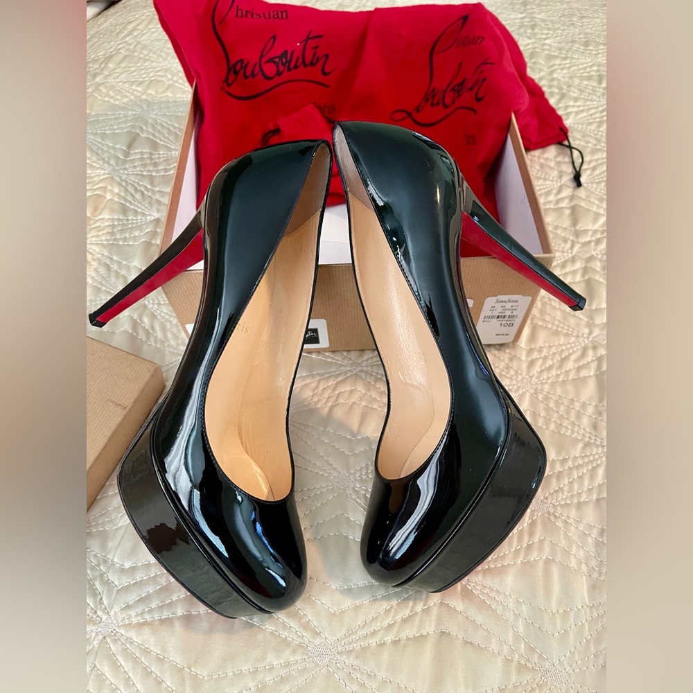 Christian Louboutin Black Bianca Patent Calf size 10 (40)